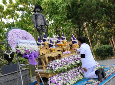 เข้าร่วมพิธีวางพวงมาลาถวายราชสักการะพระบาทสมเด็จพระมงกุฎเกล้าเจ้าอยู่หัวเนื่องในโอกาสวันสวรรคตครบ 100 ปี ... พารามิเตอร์รูปภาพ 1